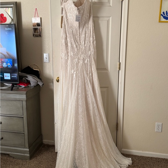 Melissa Sweet Dresses & Skirts - Elegant Lace Sleeveless wedding dress